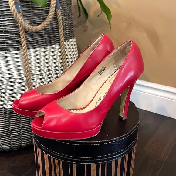 Le Chateau red heels 👠 / Size 8.5 - Picture 1 of 9
